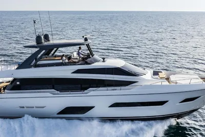 Ferretti Yachts 780