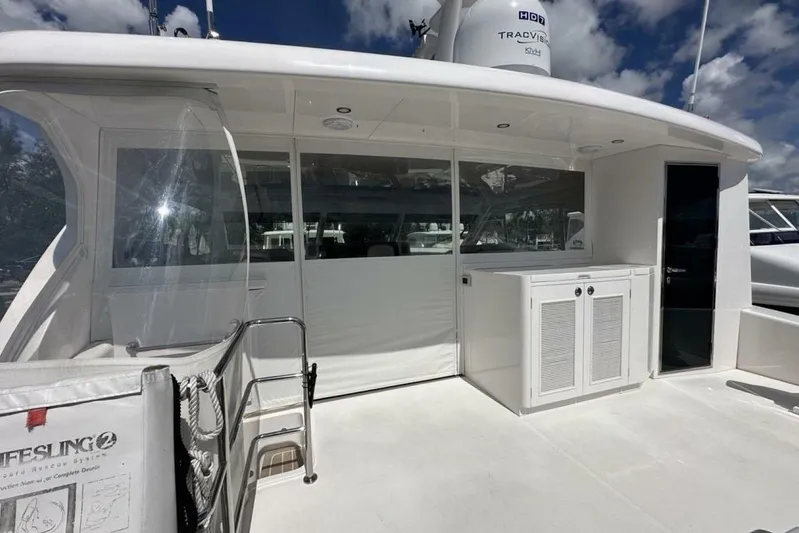 Oasis Yacht Photos Pics Luxury Horizon PC60 yacht deck, 2023 model, featuring sleek design and modern amenities.