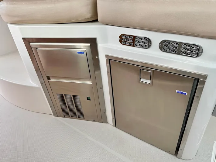 Escape Yacht Photos Pics 