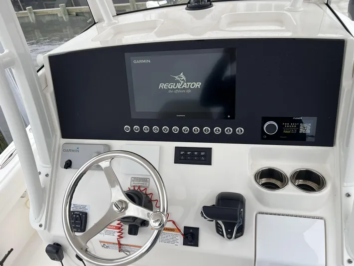 Better Than New!!! Yacht Photos Pics Garmin Electronics