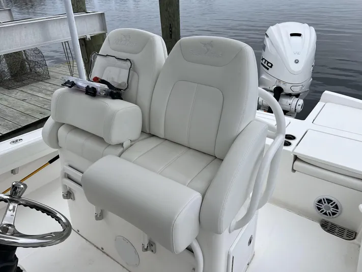 Better Than New!!! Yacht Photos Pics Helm Seating