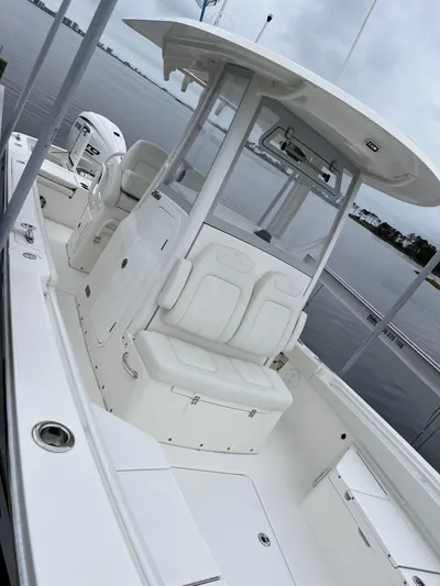Better Than New!!! Yacht Photos Pics Forward Seating