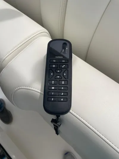 Better Than New!!! Yacht Photos Pics Garmin Trolling Motor Control