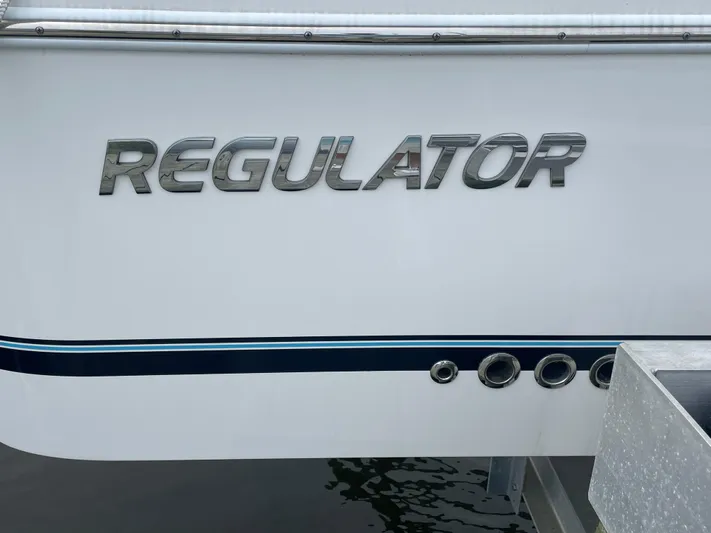 Better Than New!!! Yacht Photos Pics Regulator Logo w/ Boot Stripe