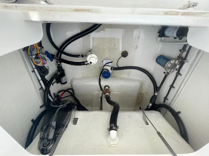 Better Than New!!! Yacht Photos Pics Aft Bilge