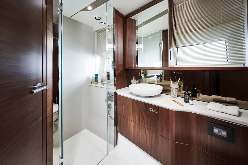  Yacht Photos Pics Manufacturer Provided Image