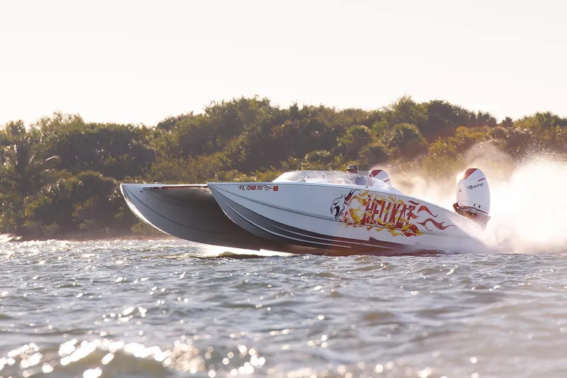  Yacht Photos Pics High-speed HellKats 32 powerboat racing on water, 2022 model, with vibrant graphics.