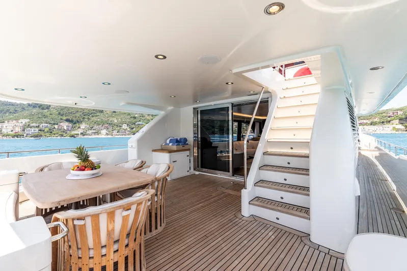 Jasmine Luna Yacht Photos Pics Luxurious 2007 Moonen JASMINE LUNA yacht deck with dining area and scenic ocean view.