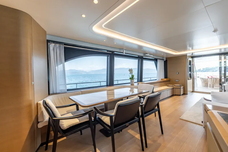 Jasmine Luna Yacht Photos Pics Luxurious interior of 2007 Moonen JASMINE LUNA yacht with ocean view and elegant dining area.