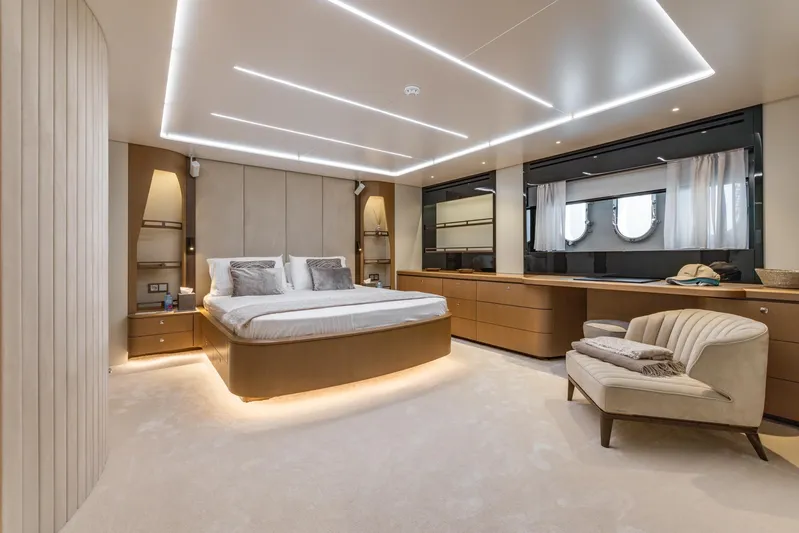 Jasmine Luna Yacht Photos Pics Luxurious bedroom interior on Moonen JASMINE LUNA yacht, 2007, featuring modern design and elegant furnishings.