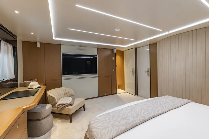 Jasmine Luna Yacht Photos Pics Luxurious interior of 2007 Moonen JASMINE LUNA yacht, featuring modern design and cozy furnishings.