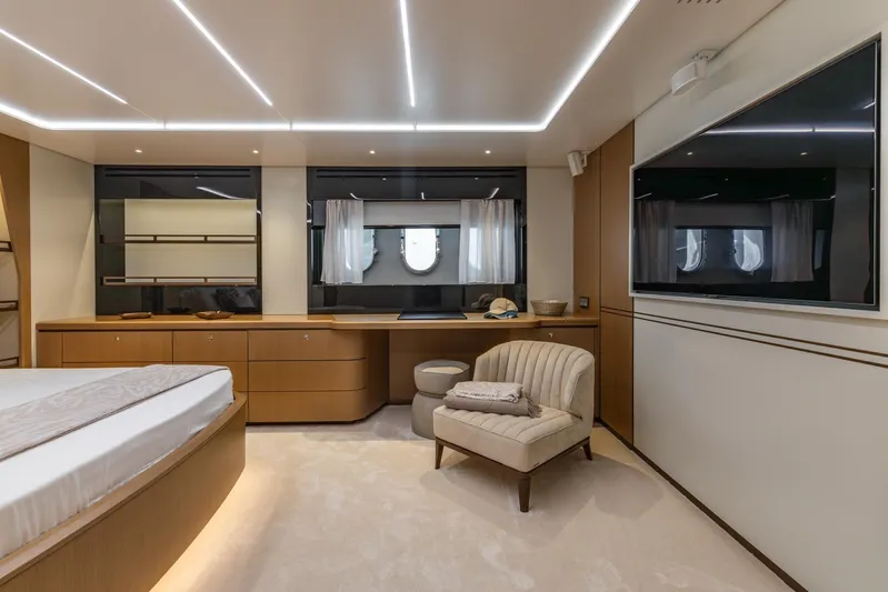 Jasmine Luna Yacht Photos Pics Luxurious interior of 2007 Moonen JASMINE LUNA yacht with modern furnishings and elegant design.