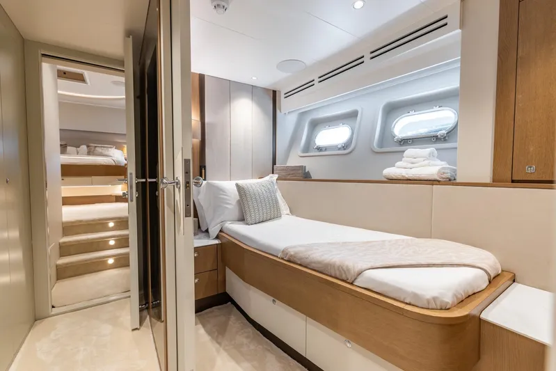 Jasmine Luna Yacht Photos Pics Luxurious cabin interior of 2007 Moonen JASMINE LUNA yacht with cozy bed and elegant decor.