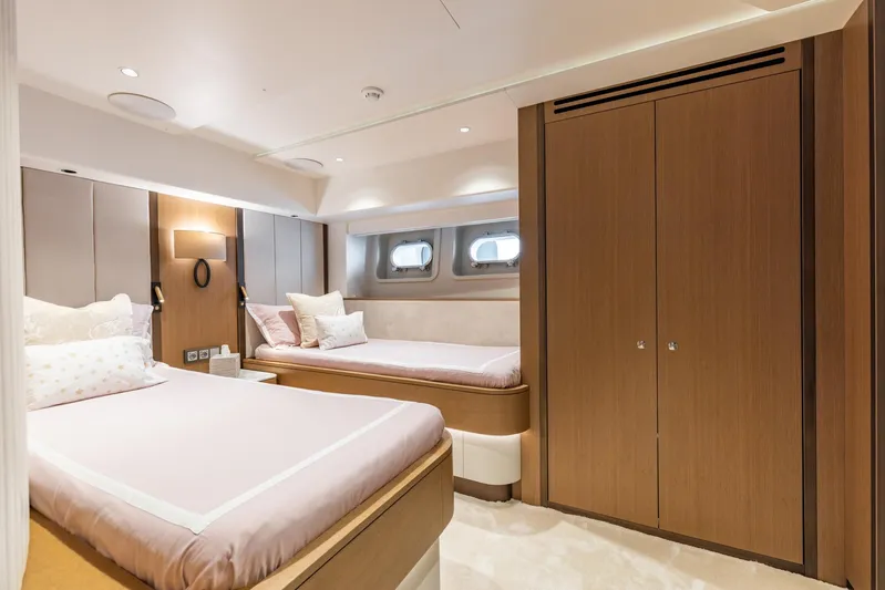 Jasmine Luna Yacht Photos Pics Luxurious cabin interior of 2007 Moonen JASMINE LUNA yacht with twin beds and elegant decor.