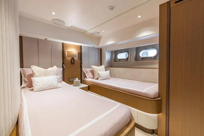 Jasmine Luna Yacht Photos Pics Luxurious twin cabin interior on 2007 Moonen JASMINE LUNA yacht, featuring elegant decor.