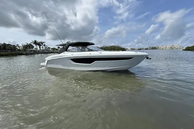 Cruisers Yachts 38 GLS Outboard