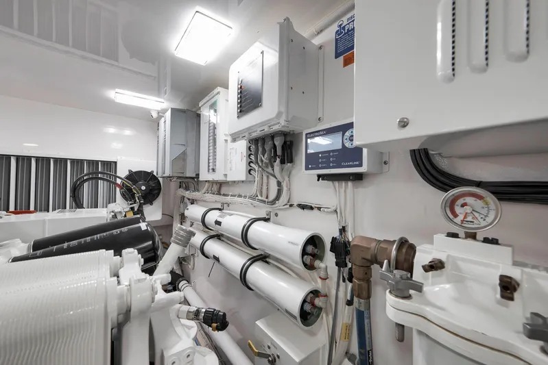 Baileys Ark Yacht Photos Pics Viking 80 Baileys Ark - Engine Room