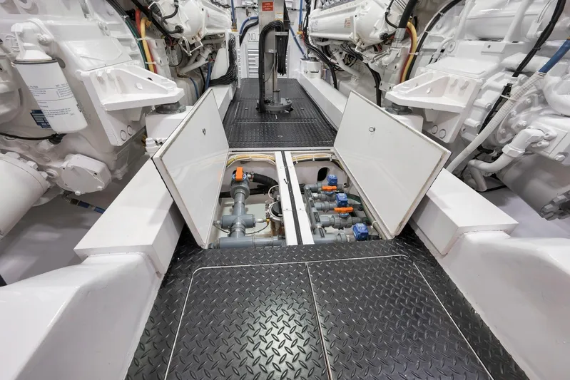 Baileys Ark Yacht Photos Pics Viking 80 Baileys Ark - Engine Room