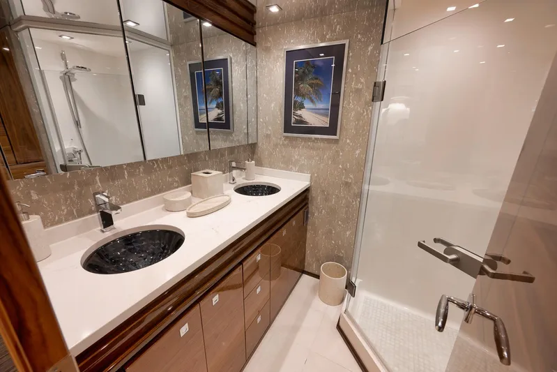 Baileys Ark Yacht Photos Pics Viking 80 Baileys Ark - Interior Master Stateroom Head