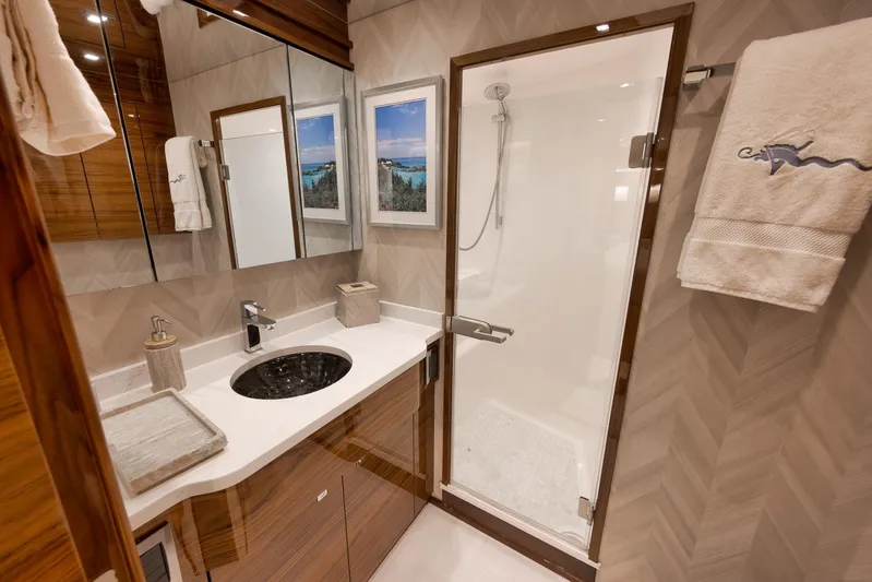 Baileys Ark Yacht Photos Pics Viking 80 Baileys Ark - Interior Guest Stateroom, Port Head