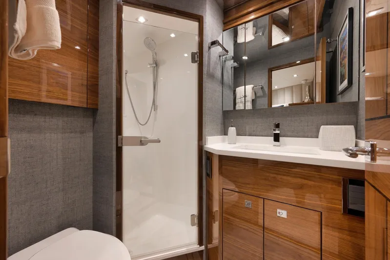 Baileys Ark Yacht Photos Pics Viking 80 Baileys Ark - Interior Guest Stateroom Head