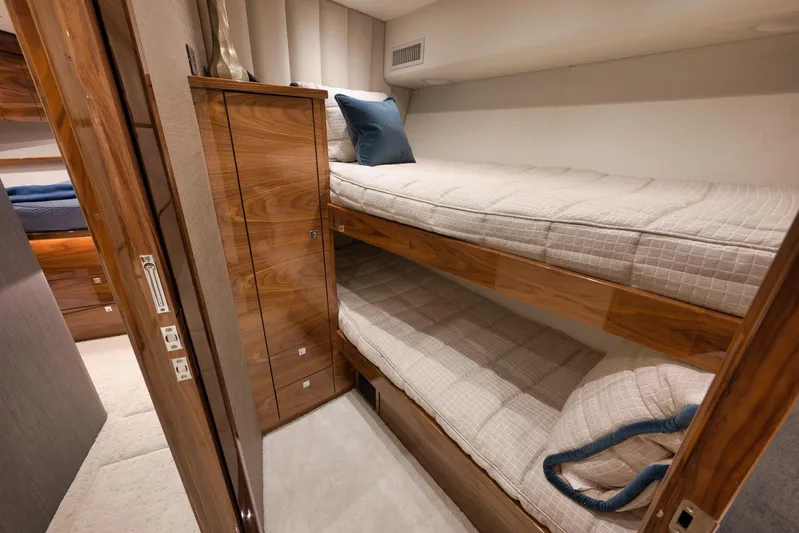 Baileys Ark Yacht Photos Pics Viking 80 Baileys Ark - Interior Guest Stateroom