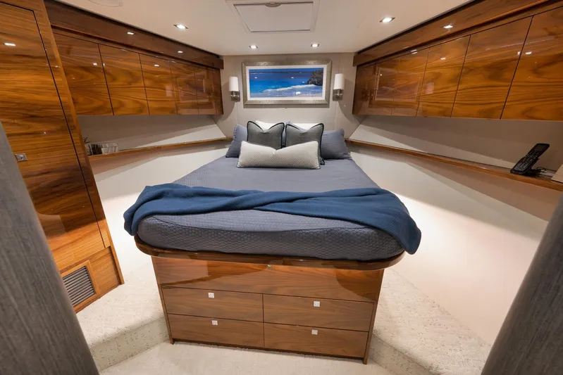 Baileys Ark Yacht Photos Pics Viking 80 Baileys Ark - Interior VIP Stateroom