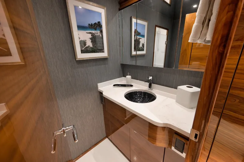 Baileys Ark Yacht Photos Pics Viking 80 Baileys Ark - Interior VIP Stateroom Head