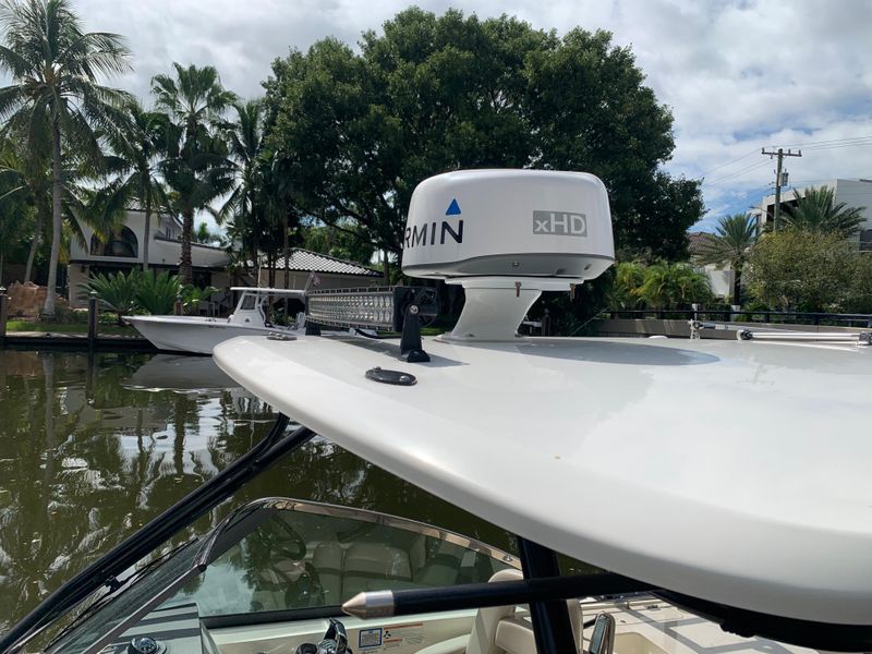 2018 Boston Whaler 270 Vantage