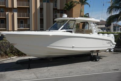 Boston Whaler 350 Realm