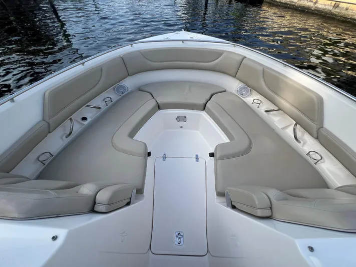 Pursuit 32dc Yacht Photos Pics Pursuit 32 DC - Cockpit