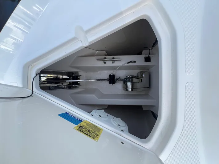 Pursuit 32dc Yacht Photos Pics Pursuit 32 DC - Locker