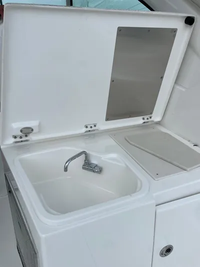  Yacht Photos Pics 2024 Pursuit DC 326 Dual Console boat sink and counter area.