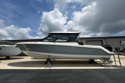 Boston Whaler 330 Vantage