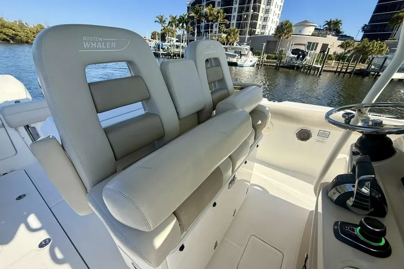 Madness Yacht Photos Pics 2018 Boston Whaler 330 Outrage - Helm