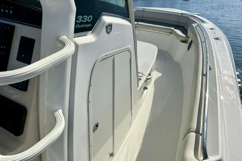 Madness Yacht Photos Pics 2018 Boston Whaler 330 Outrage - Companionway