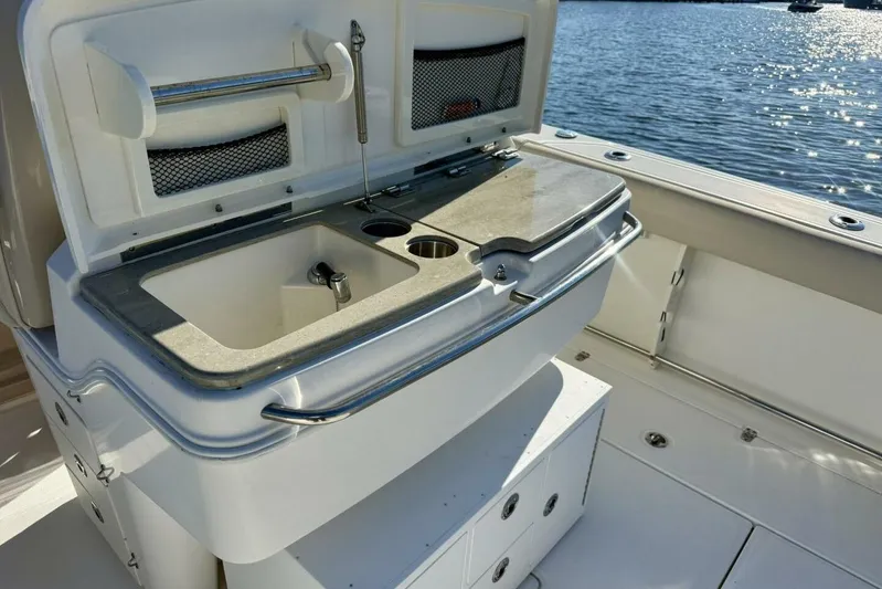 Madness Yacht Photos Pics 2018 Boston Whaler 330 Outrage