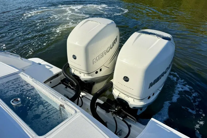 Madness Yacht Photos Pics 2018 Boston Whaler 330 Outrage - Outboard Engines