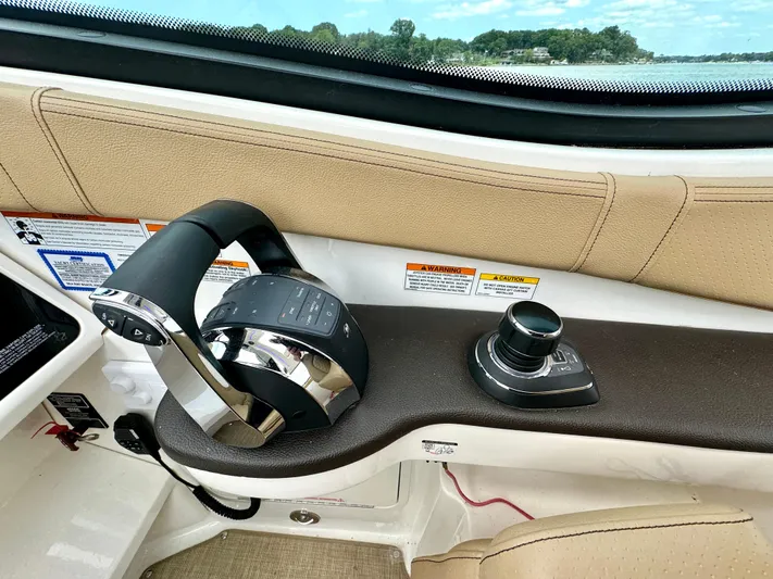 Bee Good Yacht Photos Pics Axius Joystick w/ Skyhook