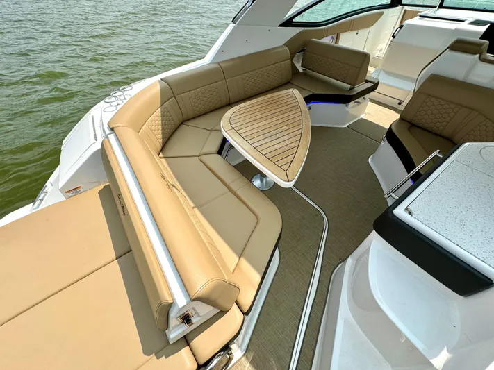 Bee Good Yacht Photos Pics Cockpit Seating Area