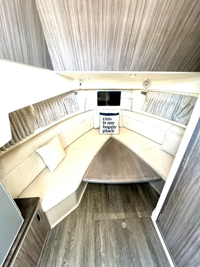 Bee Good Yacht Photos Pics Interior Cabin Area