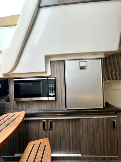 Bee Good Yacht Photos Pics Refrigerator / Microwave