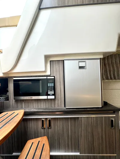 Bee Good Yacht Photos Pics Refrigerator / Microwave