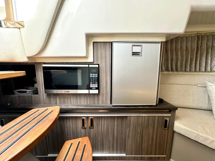 Bee Good Yacht Photos Pics Refrigerator / Microwave