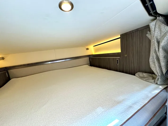 Bee Good Yacht Photos Pics Aft Berth Area w/ Custom Mattress Pad
