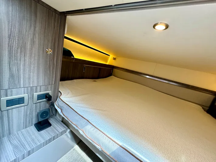 Bee Good Yacht Photos Pics 