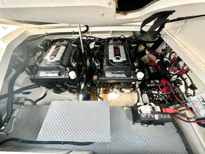 Bee Good Yacht Photos Pics Engine Compartment