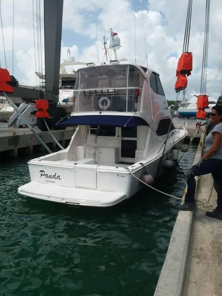 2009 Riviera 47 Enclosed Flybridge Series II