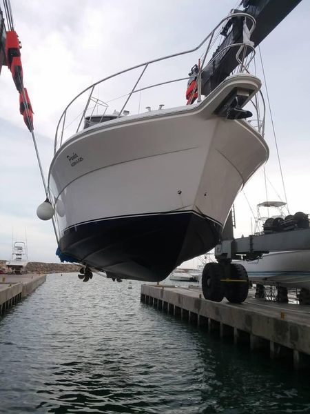 2009 Riviera 47 Enclosed Flybridge Series II