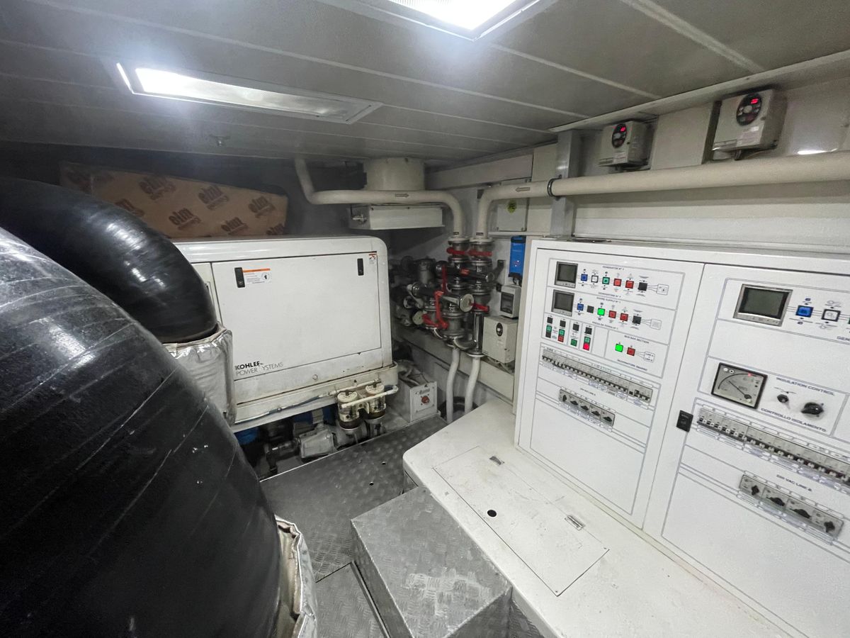 2007 Azimut 88 